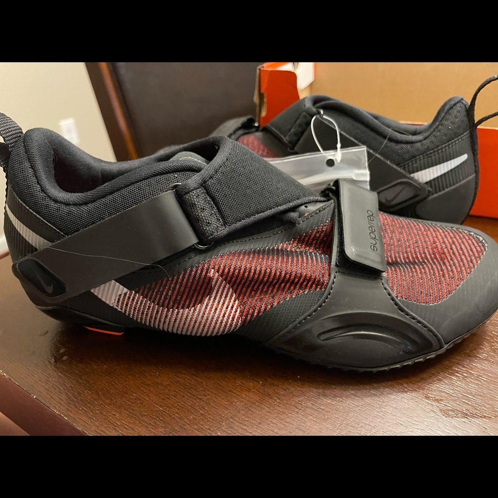 Mens Nike Superrep cycle shoes, size 8. Black/red. Never worn, brand new!